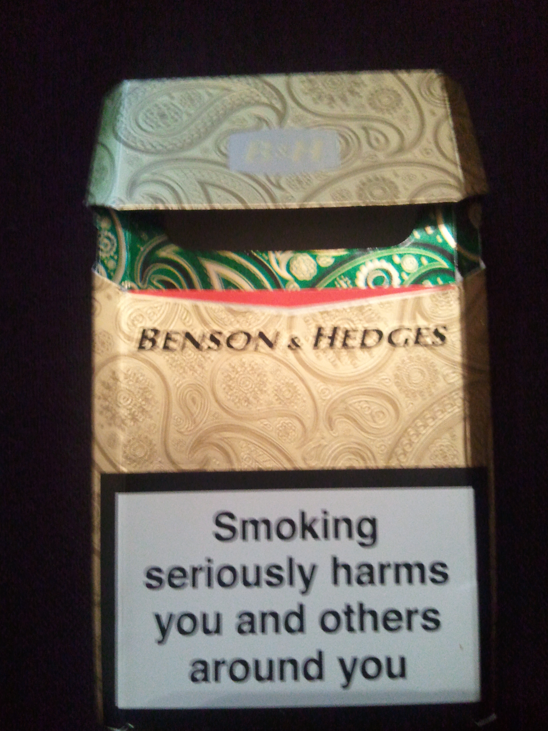 Benson hedges gold 20s limited edition open.jpg